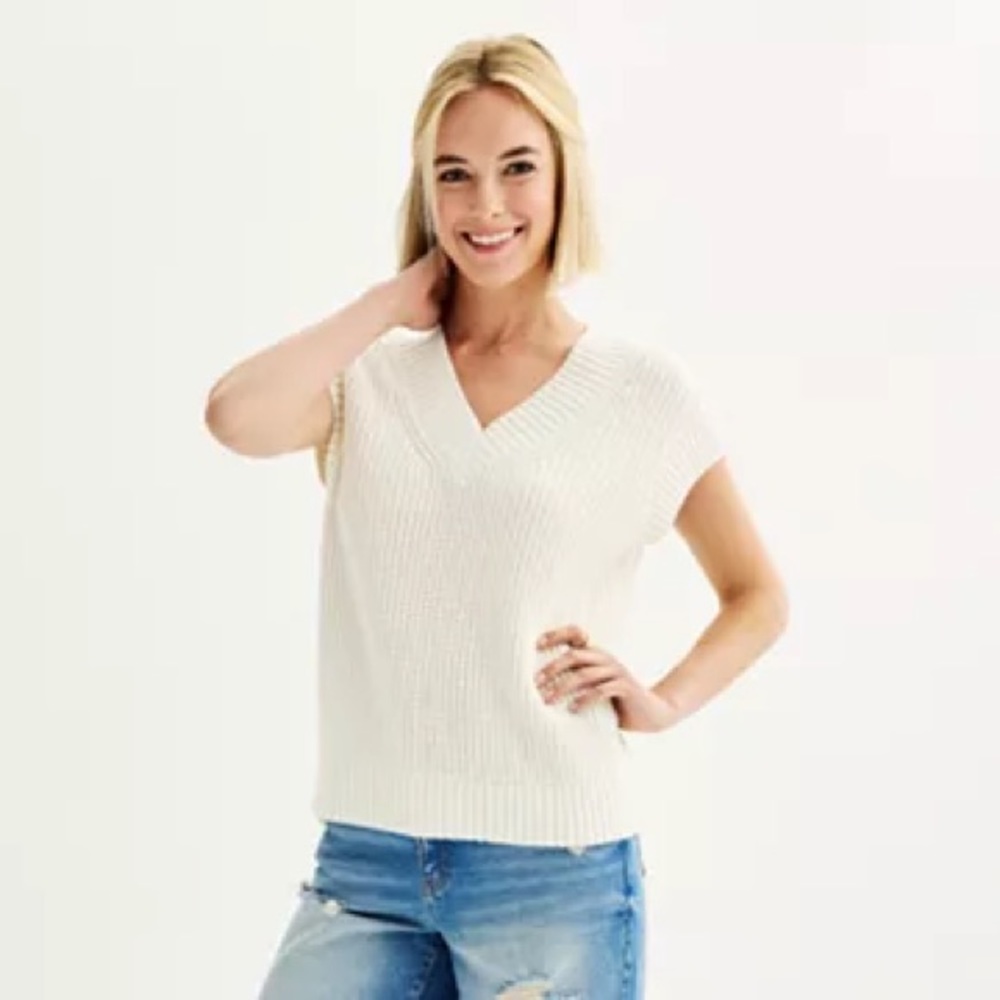 Juniors' SO® Knit Sweater Vest
LARGE, Egret